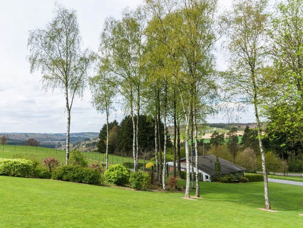 Property grounds - Scenic Stay in Vencimont (Gedinne)