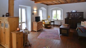 Living room - Holiday in a Historical Building in the Heart of the Franconian Forest (Weissenbrunn)
