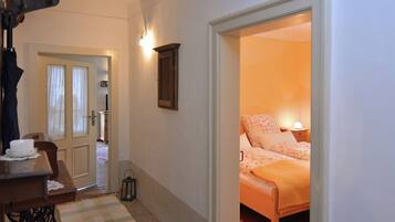 1 bedroom, individually furnished, cots/infant beds, bed sheets