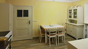 Apartment | Dining - Holiday in a Historical Building in the Heart of the Franconian Forest (Weissenbrunn)