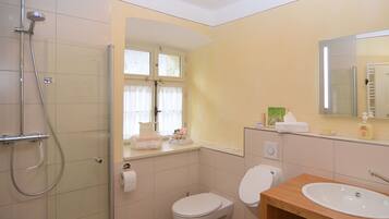 Apartment | Bathroom | Shower