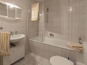 Apartment | Bathroom - Peaceful Apartment in Insel Poel near Sea (Insel Poel)