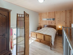 House | 3 bedrooms, individually furnished