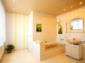Apartment | Bathroom