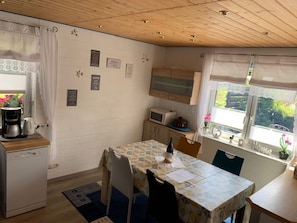Dining - Modern Apartment in Lüdersfeld Lower Saxony Near Forest (Luedersfeld)