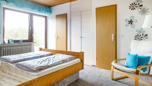 1 bedroom, individually furnished - Cosy Apartment With Terrace and Garden Access in a Quiet Wooded Area (Goessweinstein)