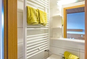 Apartment | Bathroom