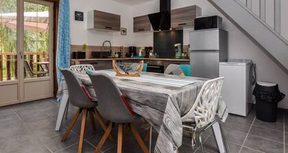 Graceful Holiday Home in Charenton-du-cher With Garden