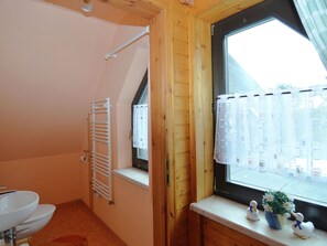 Ferienhaus | Badezimmer | Dusche, Handtücher