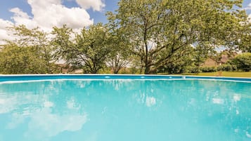 Casa | Piscina | Una piscina al aire libre