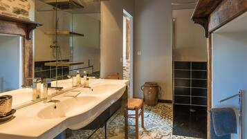 House | Bathroom