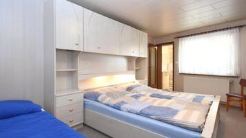 House | 1 bilik tidur, dilengkapkan perabot secara berasingan, cadar katil