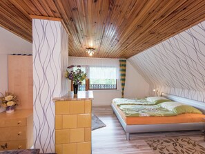 Nhà | 1 phòng ngủ, trang bị nội thất với thiết kế riêng biệt, bộ trải giường 