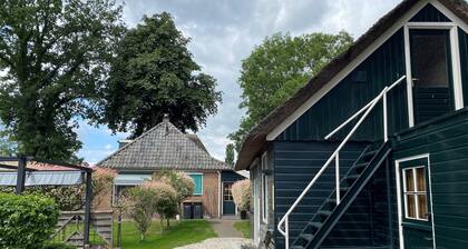 Cozy House with a Boat near Giethoorn & Weerribben Wieden National Park