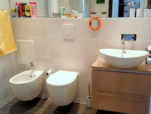 Apartment | Bathroom | Shower