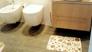 Apartment | Badezimmer | Dusche
