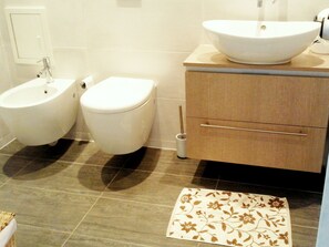 Apartment | Bathroom | Shower