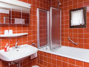 Bathroom | Bathtub