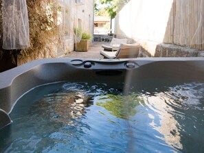 Unclassified image, 2 of 28, button - Luxurious Restored Building With Heated Swimming Pool, Terraces and Jacuzzi (Lacapelle-Marival)