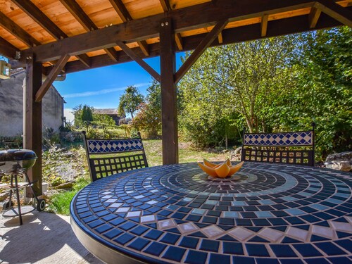 Spacious Holiday Home Near Lake in Le Quartier