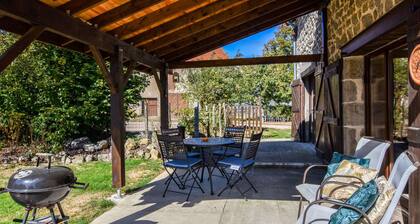 Spacious Holiday Home Near Lake in Le Quartier