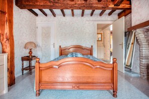 1 bedroom, individually furnished, bed sheets - Cottage in Nouart Countryside (Nouart)