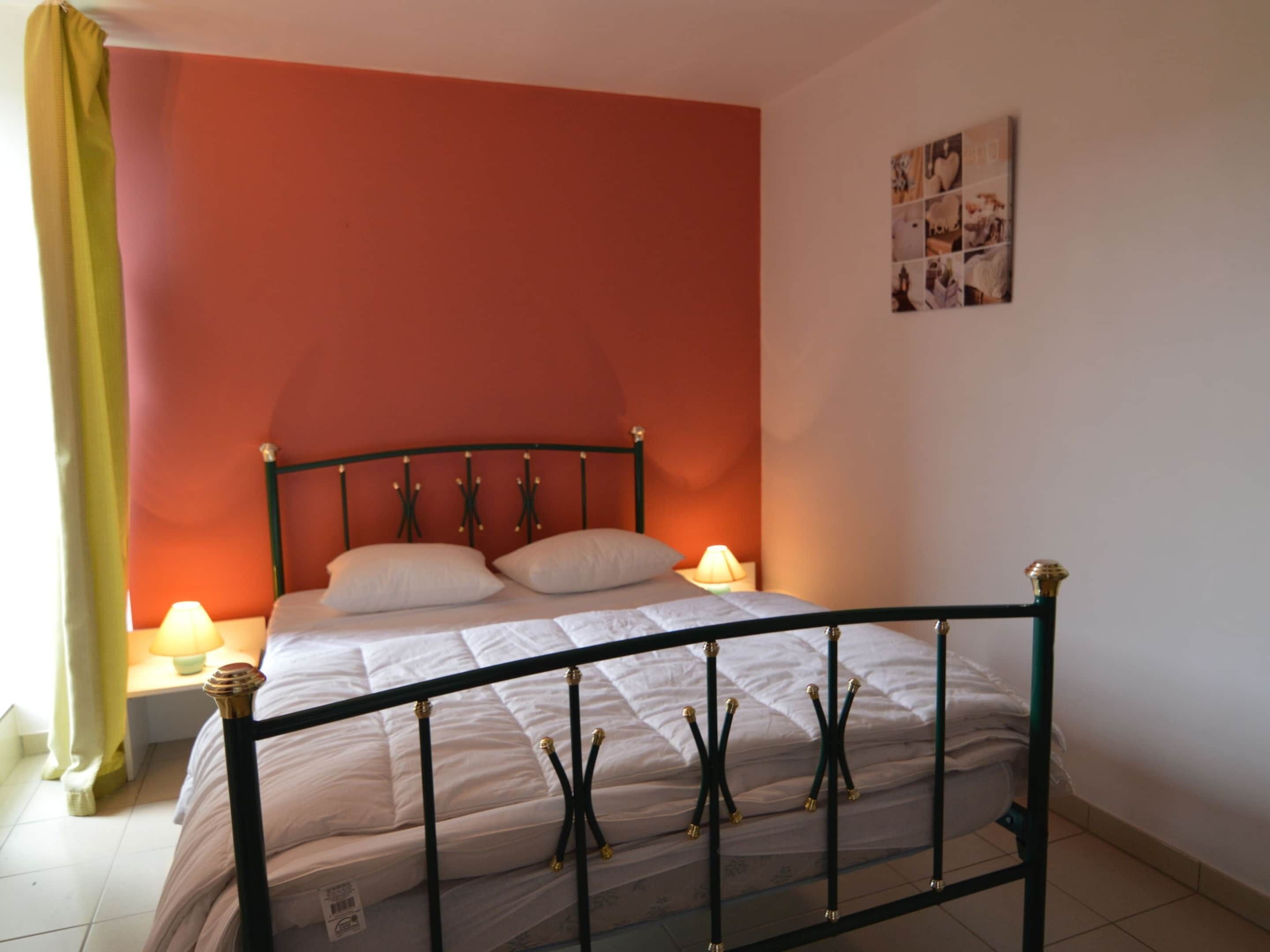4 bedrooms, individually furnished, bed sheets