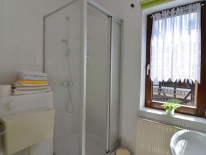 House | Bathroom - Wohnung in Tabarz Thuringen in Waldnahe (Tabarz)