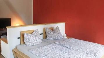 House | 3 bedrooms, individually furnished, bed sheets