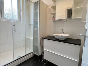 Apartment | Bathroom