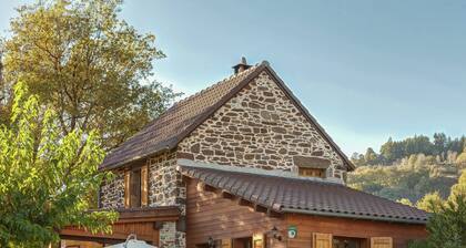 Detached Holiday Home in Connac With Shared Swimming Pool