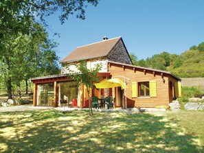 Exterior - Detached Holiday Home in Connac With Shared Swimming Pool (Connac)