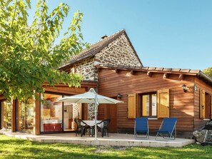 House | Balcony - Detached Holiday Home in Connac With Shared Swimming Pool (Connac)