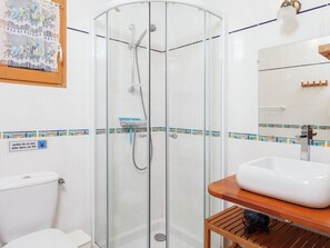 House | Bathroom | Shower - Detached Holiday Home in Connac With Shared Swimming Pool (Connac)