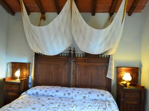 House | 2 bedrooms, individually furnished, bed sheets - Amazing Farmhouse in Montecatini Terme with Hot Tub (Pieve a Nievole)