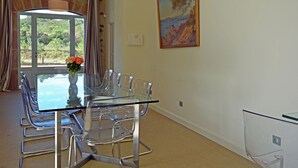 Dining - Perfect Detached House in the Vineyards at the Abbey of Fontfroide (Bizanet)