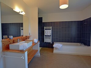 Bathroom - Perfect Detached House in the Vineyards at the Abbey of Fontfroide (Bizanet)