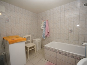 House | Bathroom | Bathtub, towels - Spacious Holiday Home Near Forest in Esmoulières (Esmoulieres)
