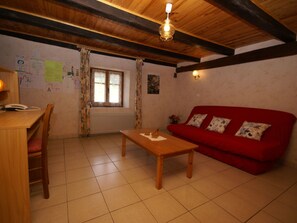 House | Living room | DVD player - Spacious Holiday Home Near Forest in Esmoulières (Esmoulieres)