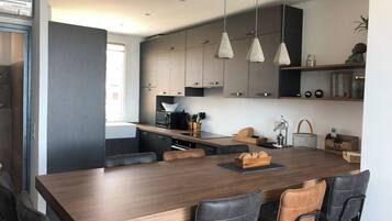 Fridge, microwave, oven, stovetop