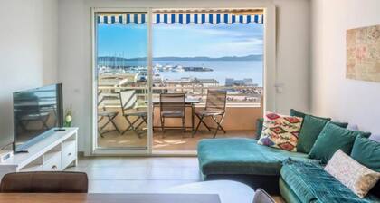 BEAUTIFUL APARTMENT THAT SLEEPS UP TO 6 GUESTS OFFERING A PANORAMIC SEA VIEW