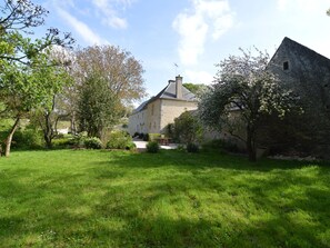 Garden - Elegant Manor Retreat Normandy (Ponts sur Seulles)