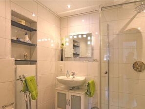 Apartment | Bathroom | Shower
