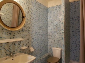 Bathroom - Magnificent Villa in Les Mages With Jacuzzi (Les Mages)