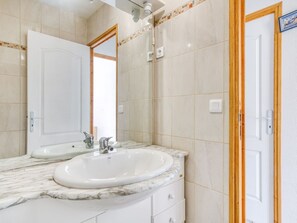 Shower - Cozy Holiday Home in Loubejac Near Forest (Loubejac)