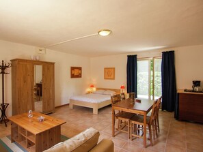 Living room - Cottage in Vezac Near Forest and Lake (Vezac)