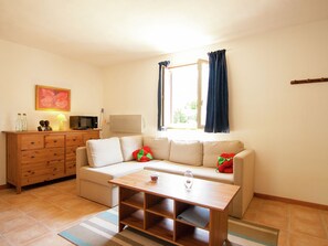 Living room - Cottage in Vezac Near Forest and Lake (Vezac)