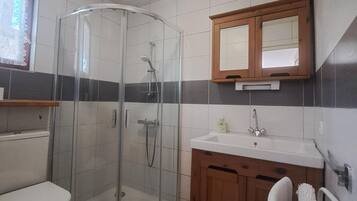 Cottage | Bathroom