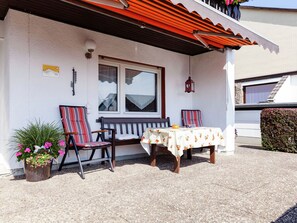 Balcony - Welcoming Apartment in Betzenrod near Lake (Schotten)
