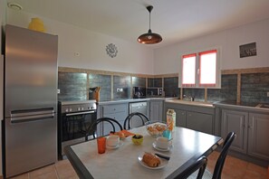 Villa | Eigene Küche | Hochstuhl